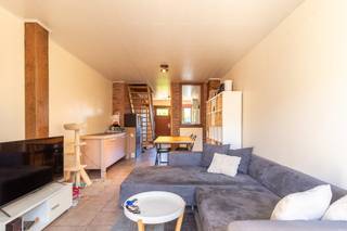 In een rustige woonstraat aan de rand van Mechelen bevindt zich deze charmante op te frissen woning in de Zandstraat 27. De woning biedt...