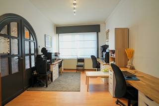 - Bezoekdag: ZA 27/12 (VM) - enkel op afspraak -In het landelijke Schellebelle bevindt zich deze instapklare woning met een bewoonbare oppervlakte...