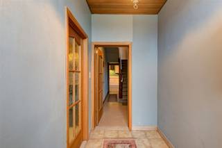 Ruime halfopen bebouwing op 893 m² met tal van mogelijkhedenDeze halfopen bebouwing is gelegen op een mooi perceel van 893 m² met een straatbreedte...