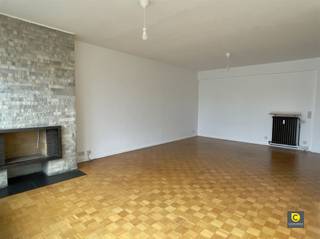 <p><span>Spacious 2 bedroom apartment with terrace! </span></p><p><span>Enter this spacious apartment in a fine location in Borgerhout. You are a stone's throw from stores and major approach roads. </span></p><p><span>This apartment has the following layout: </span></p><p><span> </span></p><p><span>Entrance hall, living space & kitchen</span></p><p><span>Enter the apartment through the entrance hall with a 4-door wardrobe and a separate toilet with hand-washer. </span></p><p><span>The living space (on a beautiful, well-maintained, block parquet) is extremely spacious and boasts plenty of natural light. </span></p><p><span>The kitchen offers plenty of work and storage space and is equipped with a cooker hood and sink</span></p><p><span> </span></p><p><span>Bedrooms & bathroom</span></p><p><span>The apartment has 2 full-size bedrooms located at the rear of the building.</span></p><p><span>The smallest bedroom (which can also serve perfectly as an office or dressing room) gives access to the terrace.</span></p><p><span>The bathroom has a bathtub with shower combination, single sink and towel dryer. Here you can also find the connection for washer and dryer. </span></p><p><span> </span></p><p><span>Basement & </span></p><p><span>A handy cellar storage room is included. </span></p><p><span>An additional garage box can be rented for €85,00 per month. </span></p><p><span> </span></p><p><span>Rent, costs and availability</span></p><p><span>Rent: €875,00/month (+ possibly the garage box for €85,00/month)</span></p><p><span>Fee: €120,00 (incl. general expenses, oil fired central heating & water) </span></p><p><span>Availability: immediately </span></p>