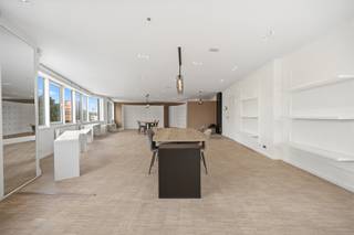 Discover this unique opportunity in a building from 2000: a spacious office space located on the second floor, sold with approved plans for...