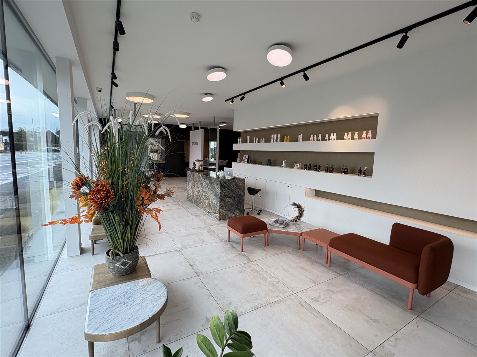 Lichtrijke & moderne handelsruimte op toplocatie in Kemzeke - foto 1