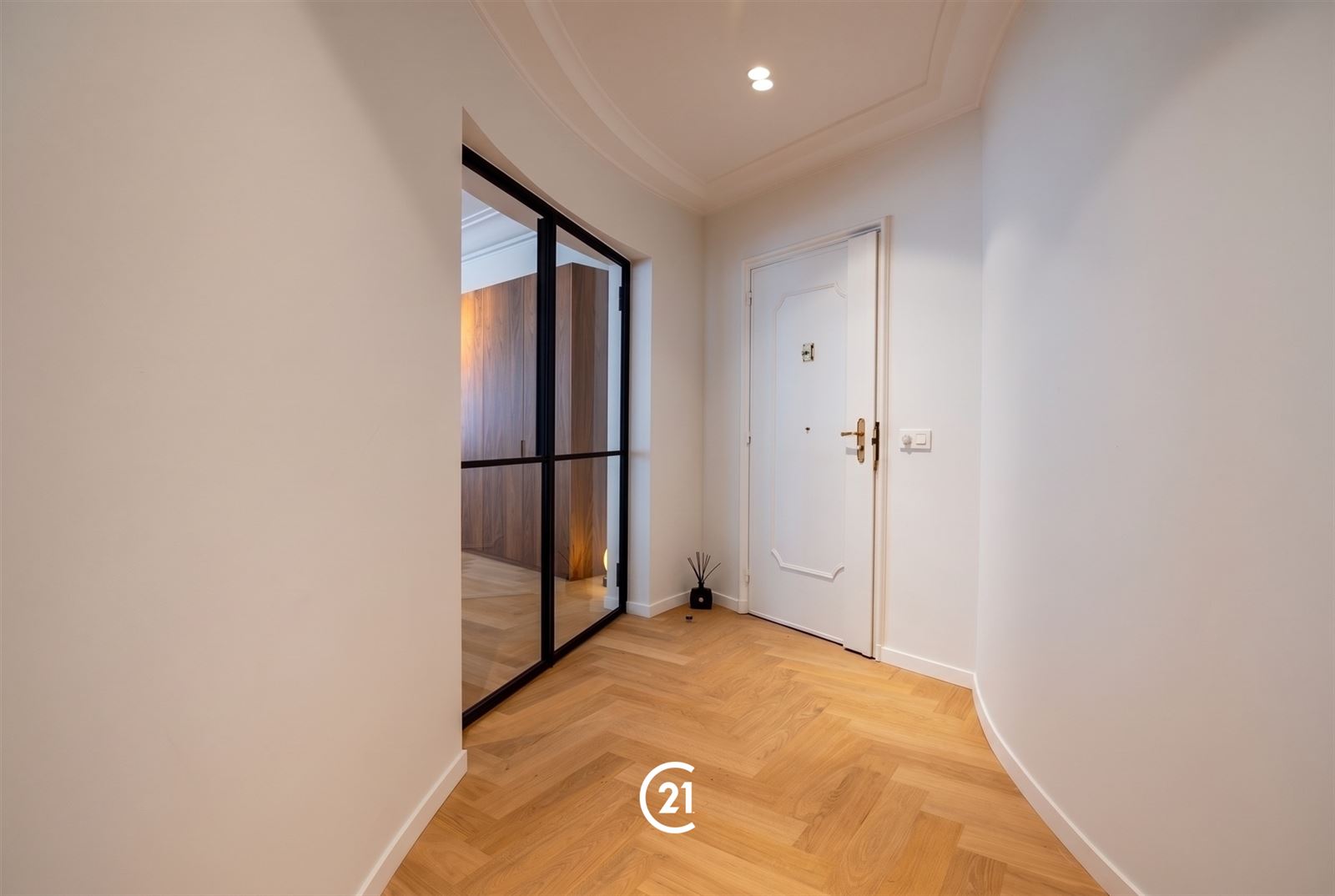 CAMBRE – Uitzonderlijk luxueus gelijkvloersappartement met tuin tegenover Ter Kamerenbos
- foto 5