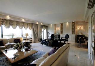 Ruim en luxueus duplex penthouse met ruime terrassen en parking tegenover het Albertpark in de standingvolle Residentie King's Park.Op wandelafstand...