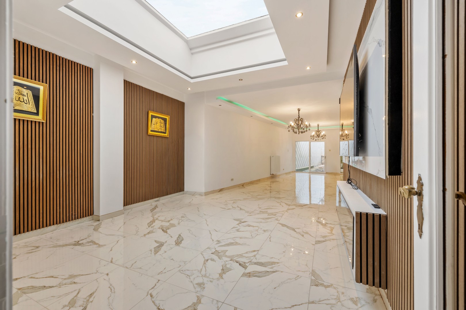 ZEER RUIME WONING MET GROTE TUIN, 3 SLPK EN 2 BADKAMERS - foto 3