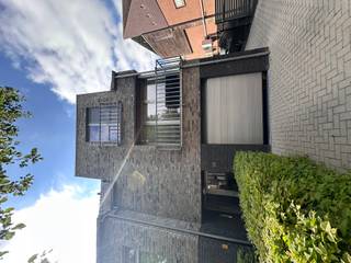 <p>Gezellig 1-slaapkamerappartement met terras te huur in Mol:</p><ul><li>Indeling: Inkomhal, apart toilet, berging/wasplaats, woonkamer, keuken, terras, slaapkamer, badkamer, autostaanplaats (carport), tuinberging</li><li>Ruim en zonnig terras</li><li>Overdekte autostaanplaats en tuinberging</li><li>Gelegen in groene residentiële omgeving dichtbij centrum van Mol</li><li>Zeer energiezuinig EPC: B</li><li>Beschikbaar vanaf 01/09/2026</li><li>Gemeenschappelijke kosten inbegrepen in de huurprijs</li></ul>
