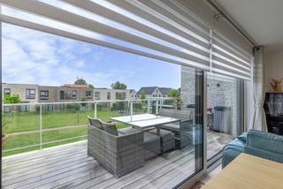 Beautiful and ready-to-move-in duplex apartment with two garages.Located on the first and second floors, easily accessible by both stairs and...