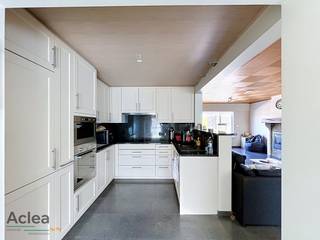 Woning te huur in de Blekerij te Eeklo. <br /><br />De woning omvat het volgende: <br />Gelijkvloers: inpandige garage, inkomhal, apart toilet, eet-en leefruimte met open keuken en slaapkamer 1. <br />Eerste verdiep: nachthal, slaapkamer 2, slaapkamer 3, bureau en badkamer. <br /><br />Achteraan de woning, te bereiken via het schuifraam in de woonkamer, is er een mooi aangelegd terras met tuin en tuinberging. <br /><br />De woning is vrij vanaf 15/09. <br /><br />Interesse? Contacteer ons per mail op vastgoed@aclea.be mét vermelding van uw gsm-nr. 