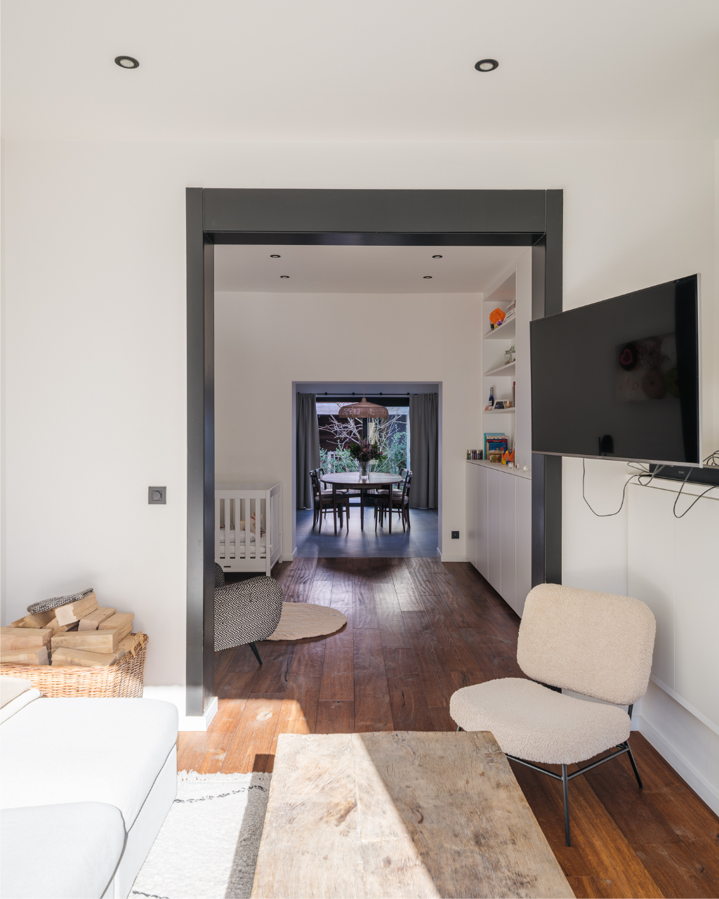 Instapklare en smaakvol gerenoveerde woning (3 slaapkamers – 2 badkamers) met tuin nabij het Paul de Smet de Naeyerpark. - foto 4