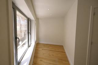 Modern, energetisch en hoogwaardig gerenoveerd appartement met massief parket op toplocatie in Blankenberge. Op slechts 600 meter van de zeedijk en...