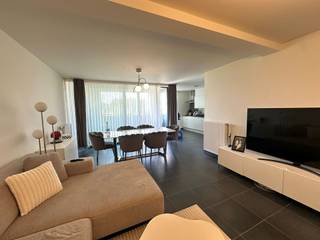 Dans un immeuble bien entretenu et récent de 2019, cet appartement spacieux et lumineux est idéalement situé à Haren (Bruxelles) à la frontière...