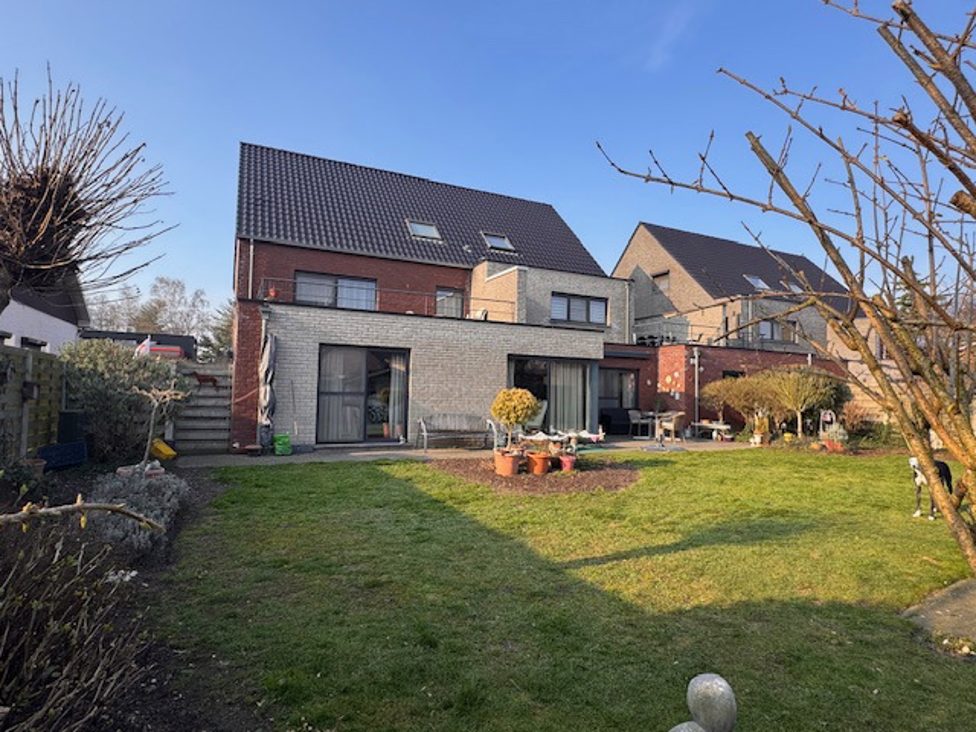 Net gelijkvloersappartement met 3 slaapkamers,garage en tuin - foto 4