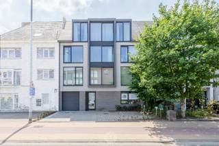 Lichtrijk appartement met royale oppervlakte van 143m² op toplocatie!Schuin tegenover het stadspark van Sint-Niklaas, de gedroomde groene buur voor...