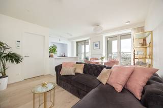 Op het bruisende Nieuw Zuid in Antwerpen bevindt zich dit modern appartement met een prachtig uitzicht op het Zuidpark, de Schelde en de skyline...