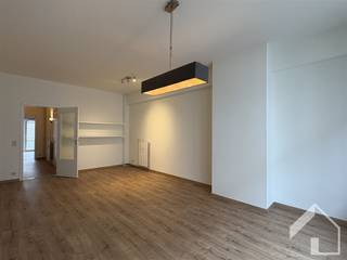 <p><span>Spacious and bright apartment with terrace in the heart of Antwerp</span></p><p><span>On the second floor of a well-kept building, accessible by stairs, is this pleasant and spacious apartment in a prime location in the center of Antwerp. Thanks to its well-thought-out layout and comfortable living level, this is an ideal residence for those who like to live in the heart of the city.</span></p><p><span>The large living space enjoys plenty of natural light and provides a cozy place to relax. The kitchen complements this nicely and offers all the necessary functionality.</span></p><p><span>The apartment has two bedrooms, both of which give direct access to the terrace, a wonderful outdoor space where you can quietly enjoy fresh air despite its central location.</span></p><p><span>The modern bathroom is equipped with a spacious walk-in shower, while a separate toilet with hand-washer offers additional comfort. Furthermore, there is a practical storage room with connection for washing machine and dryer, which is a great added value for daily use.</span></p><p><span>The monthly common charges are 115 euros, including heating and water, making your monthly expenses predictable and economical.</span></p><p><span>This apartment combines space, light, comfort and an exceptional location in the vibrant heart of Antwerp.</span></p>