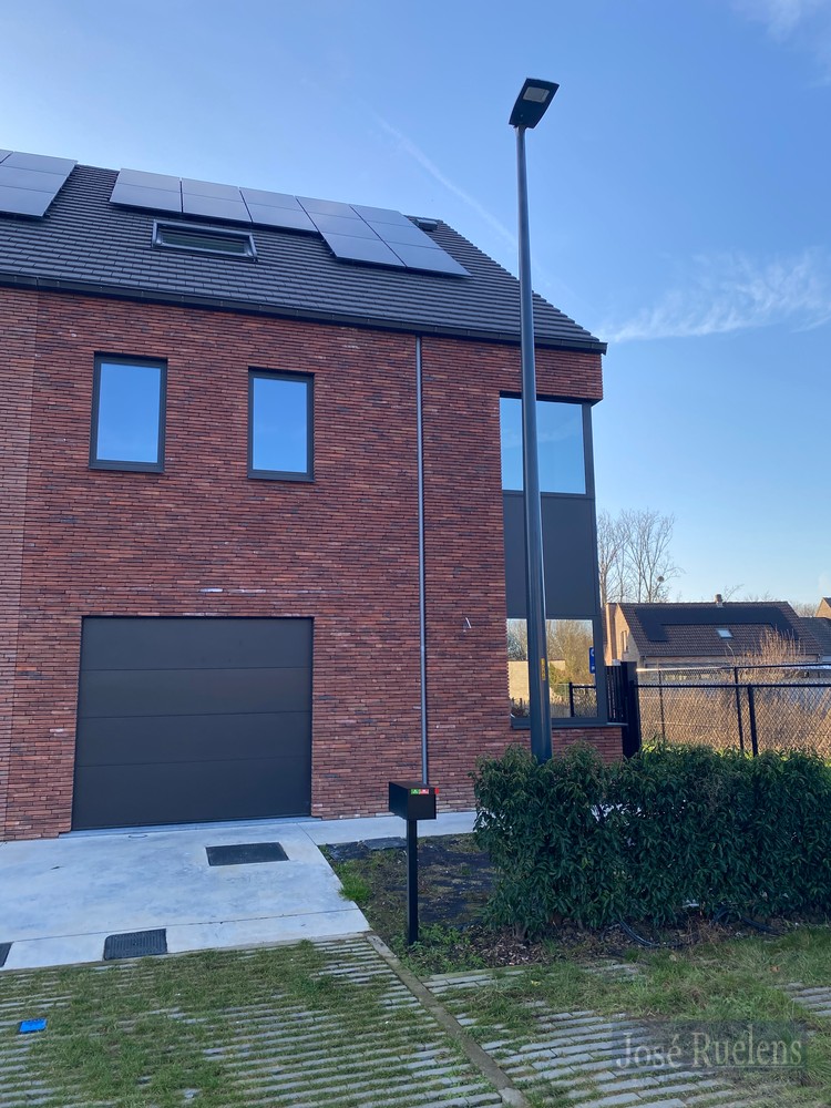 Nieuwbouw woning, VERKOOP ONDER 21% BTW, met 6 slaapkamers en 3 badkamers - foto 4