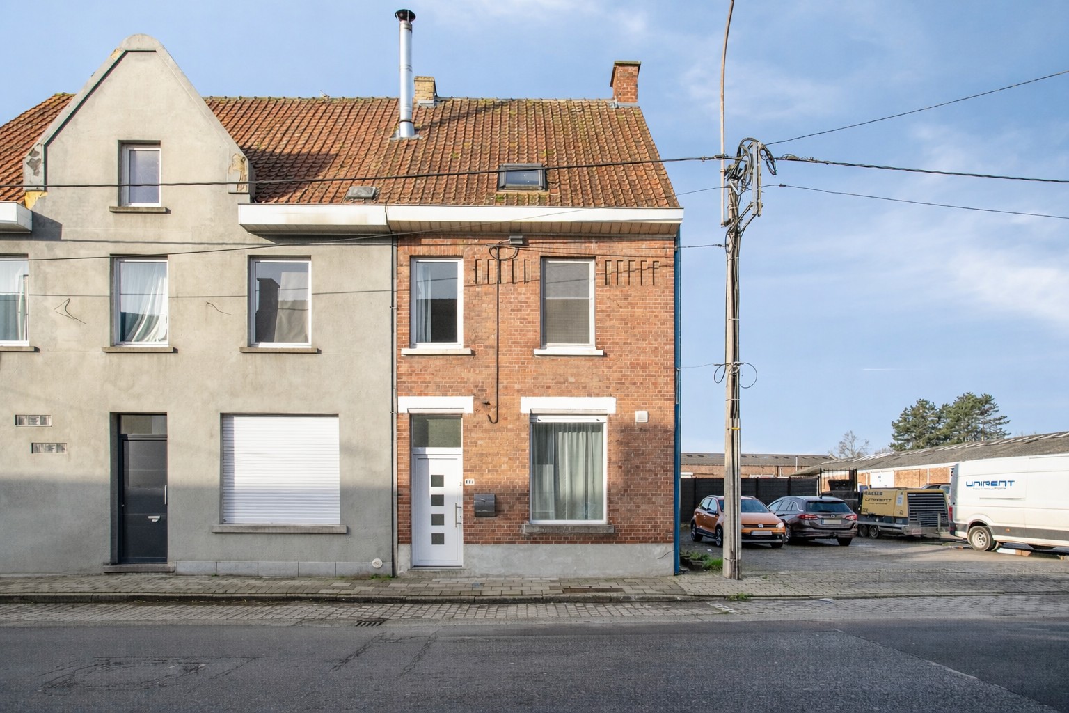 Instapklare tussenwoning met 2 slaapkamers en zeer centrale ligging in Roeselare - foto 1