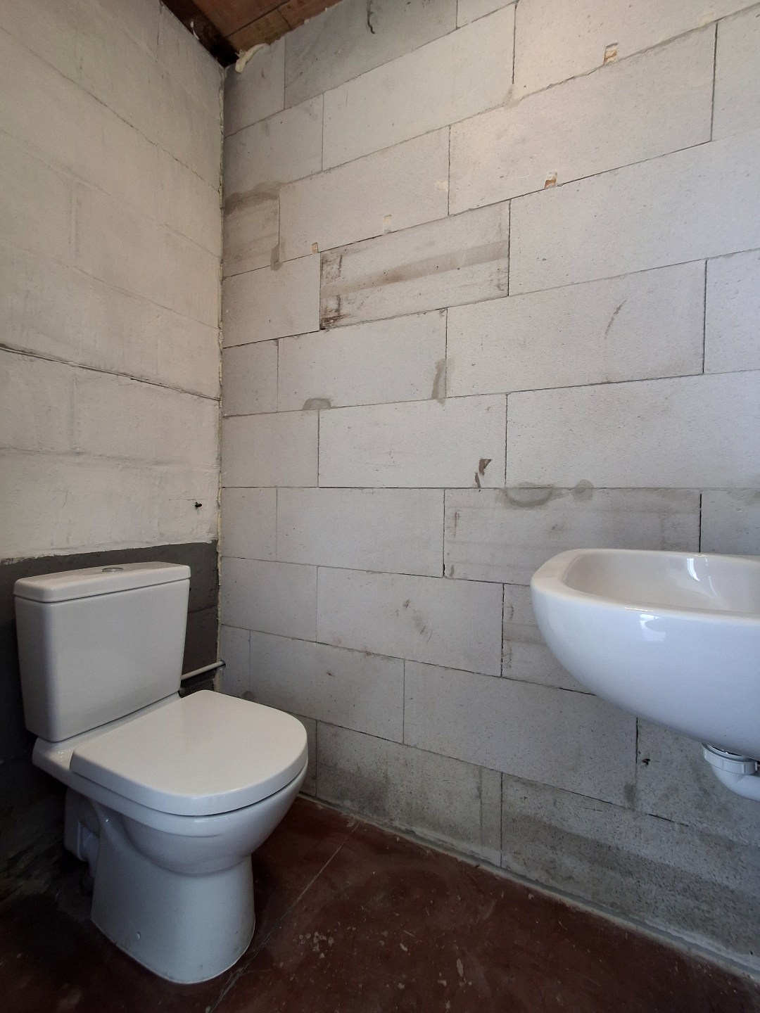 INSTAPKLARE LOODS VAN 216 M² MET UITSTEKENDE BEREIKBAARHEID - foto 4