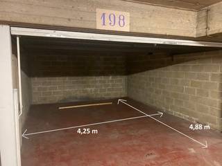 Bent u op zoek naar een ruime en praktische garagebox en/of extra bergruimte in hartje Leuven? Zoek niet verder!Deze garagebox  (4.25 x 4.88) met...
