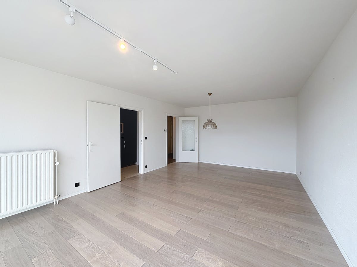 Refreshed apartment for rent in Sint-Kruis - photo 4
