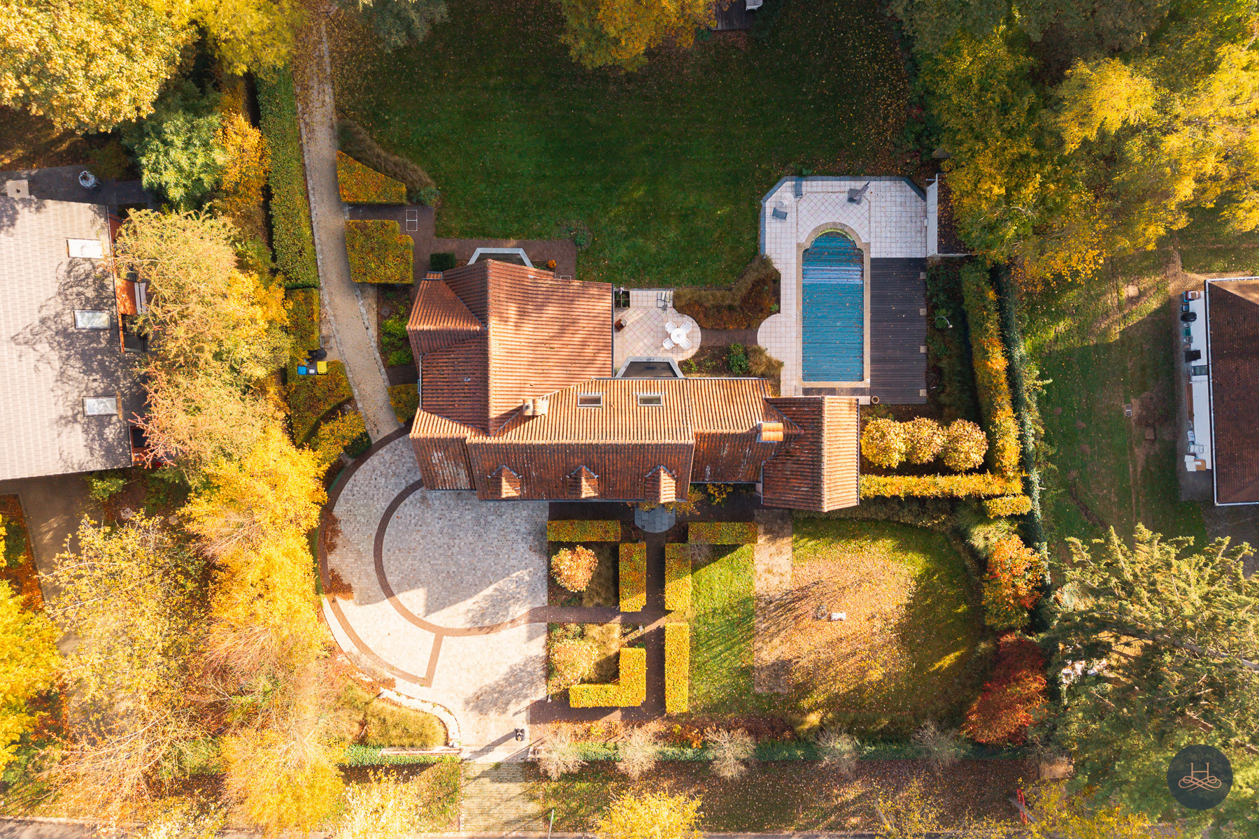 Riant landhuis met zwembad op ruim perceel in rustige wijk - foto 4