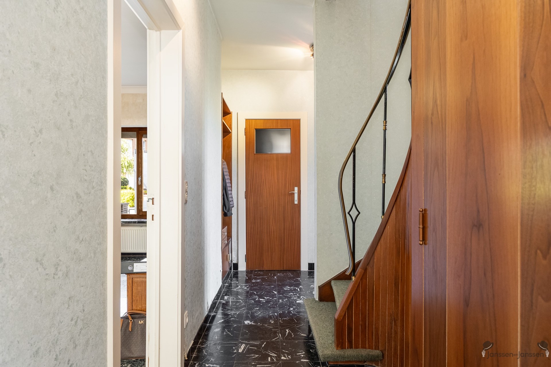 family house - photo 2