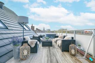 Op een boogscheut van het bruisende centrum van Kortrijk wacht een bijzonder instapklaar appartement. De uitstekende ligging, op wandelafstand...