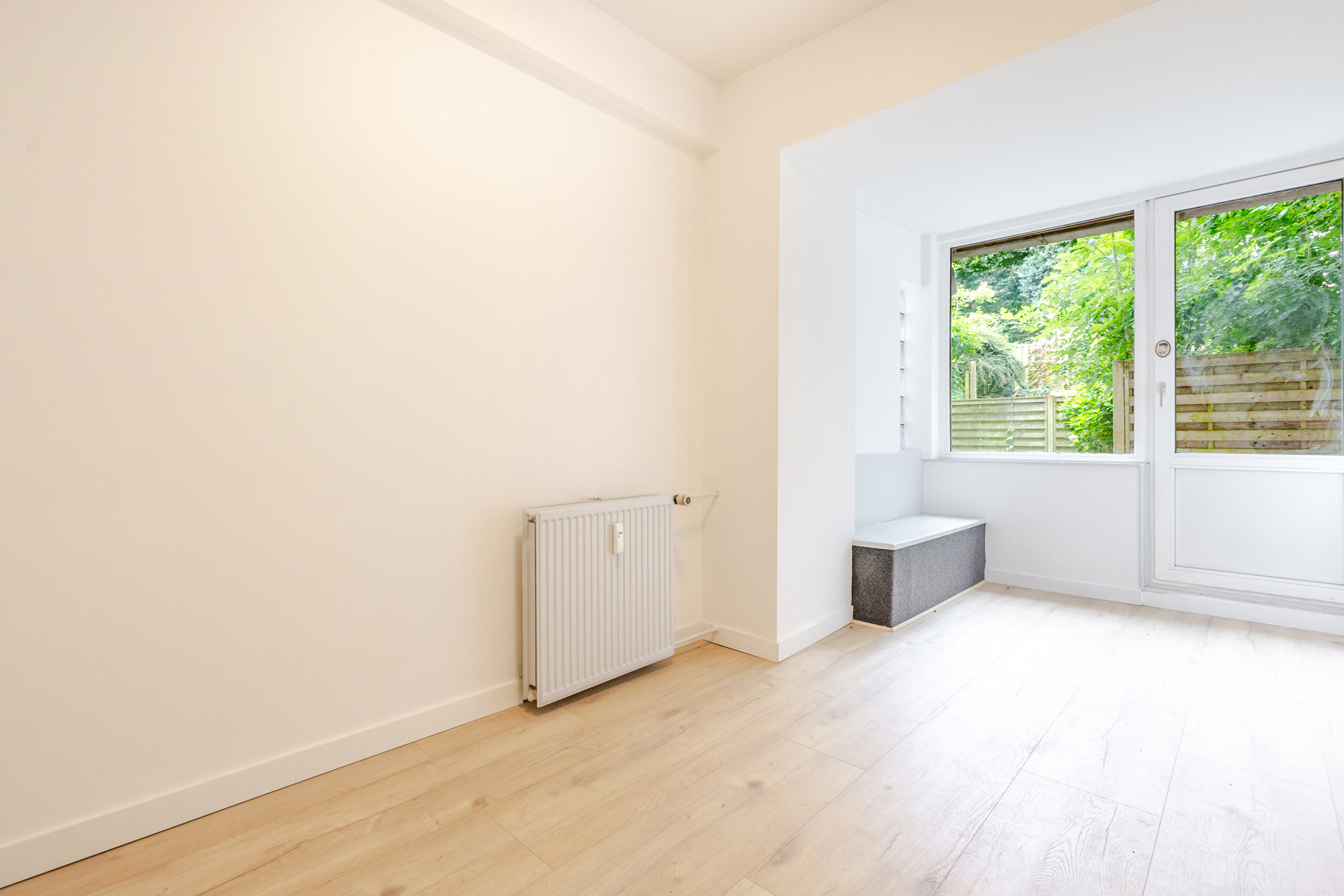 Appartement met 1 slaapkamer + werkkamer en tuin - foto 5