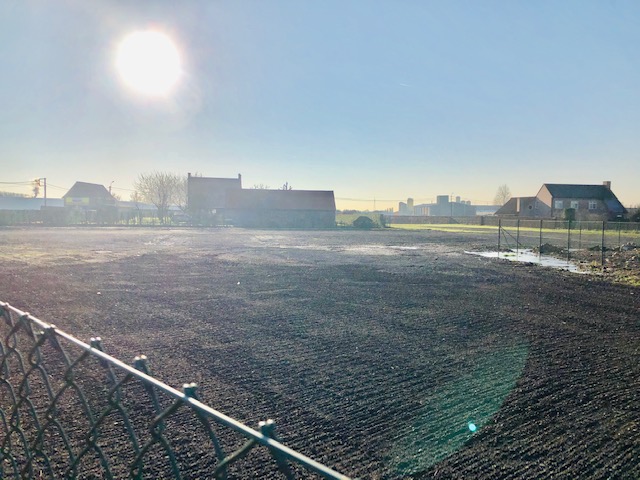 TE HUUR: 3000 m² grond op commerciële ligging! - foto 4