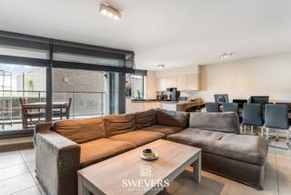 Voor meer info en foto’s, surf naar www.swevers.be – In het hart van Beringen vinden we dit instapklare appartement aan de Kasteletsingel 17 bus...