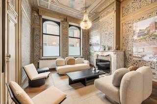 Te koop: unieke herenwoning in de Sint-Ursmarusstraat, hartje Dendermonde, op wandelafstand van het centrum en vlak bij het water.Deze gesloten...