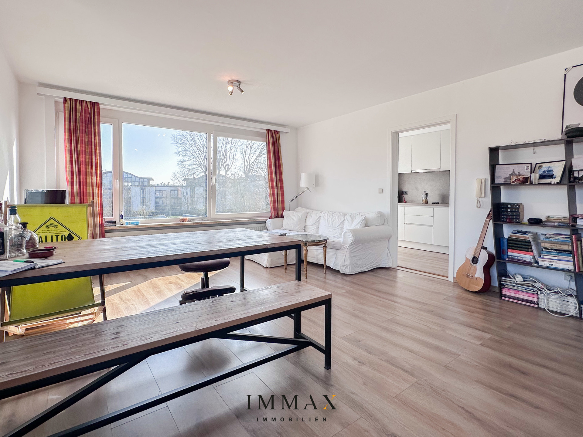 Verzorgd appartement met 2 slaapkamers en garage - foto 2