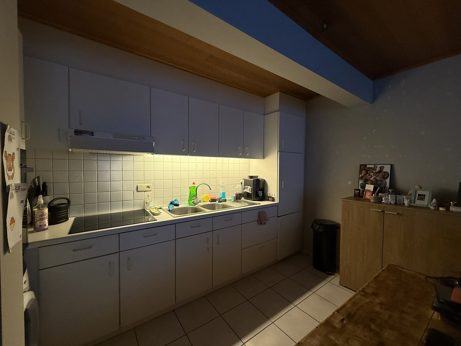 Gelijkvloers tweeslaapkamerappartement met staanplaats - foto 2