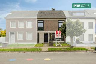 Welcome to Jan Palfijnlaan 23! <br />Are you looking for the perfect opportunity to completely customize a home? This terraced house, located in the Jan Palfijnlaan in Hasselt, offers an excellent basis for a wonderful renovation project. <br /><br />The house was built in 1971 and is located on a plot of 2 ares 40 centiares. With a living area of 211 square meters, you have absolutely no shortage of space here. Apart from the renovation of the shelter in 2020, the house is mostly in an authentic condition. This requires a refresh, but at the same time gives you the ultimate freedom to create your dream home. A major asset is the favourable energy label B, which shows that this is already a very energy-efficient home. The heating is powered by natural gas by means of radiators.<br /><br />When you enter the house through the entrance hall, you will immediately find a guest toilet. The hall provides access to both the kitchen and the spacious living space. <br />This living space and kitchen are connected and both offer a relaxing view of the cozy backyard. The living room has a large sliding window and a fly window. At the far end of this garden, you also have a private garage box that is accessible via a separate entrance, which ensures optimal parking comfort.<br /><br />On the first floor, the hall offers access to no less than four full bedrooms, a bathroom and a second, separate toilet. One of these bedrooms opens to a small balcony at the rear of the property. Another bedroom provides access to the spacious attic. This attic offers a lot of extra potential and can easily be transformed into extra bedrooms, a hobby room or a home office. Finally, the house also has a practical basement for all your storage needs.<br /><br />In short, a fantastically located, energy-efficient and enormously spacious home that, with the necessary vision and love, can become an absolute dream place.<br /><br />The property is offered through the Pre-sale formula. On 07/11/2026 between 10:00 and 12:00, you can come visit the house by appointment and make an offer. The listed price is a starting price. For further information, please contact the property agent.<br /><br />Register of measures: no