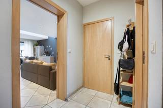 Opbrengstgebouw met 2 appartementen. Appartement 1:Gelijkvloers: inkomhal, wc, slaapkamer, woonkamer met open keuken en ruim terras (38m²).1ste...