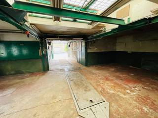 Vooraan Sint-Pieters  Ruim Burgerhuis met zuidgerichte tuin en garage/werkplaats van 70m².Inkomhal ruime living met prachtig balkenplafonds gemaakt...