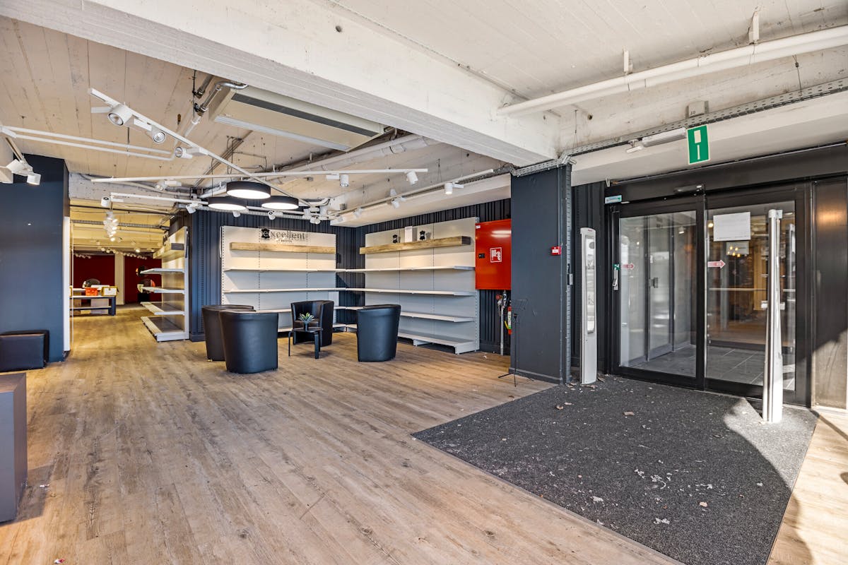 Commercial ground floor with a lot of potential for sale in Koksijde - photo 5