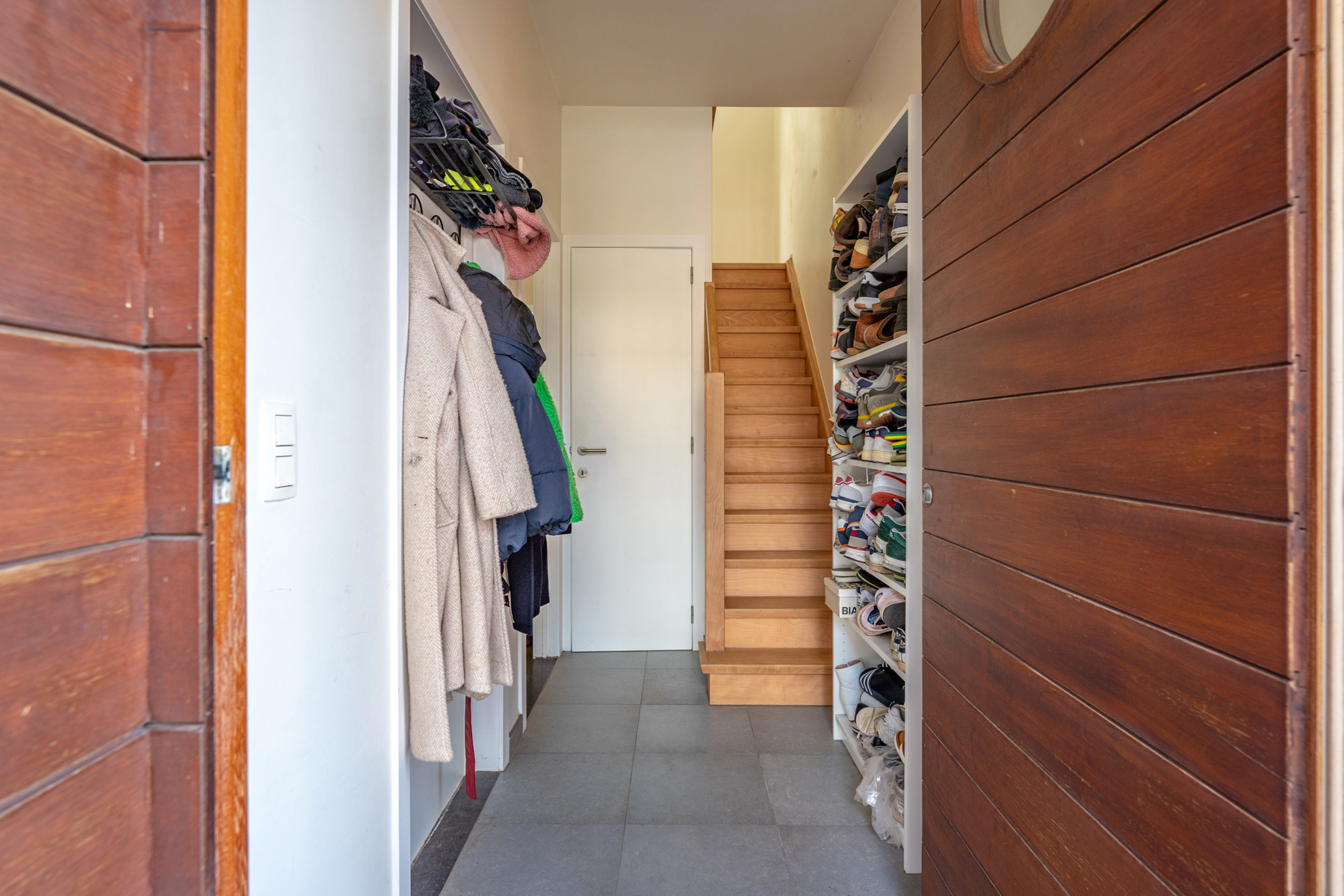 Karaktervolle 3 slaapkamer woning met garage en zuid - tuin. - foto 2