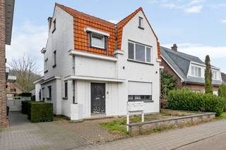 Bent u op zoek naar een interessante investering? Dan is dit opbrengsteigendom zeker de moeite waard.Het eigendom bevindt zich op een toplocatie in...