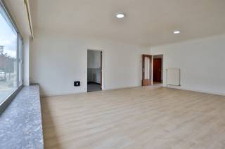 In een rustige woonwijk in Merksem wordt dit instapklare appartement te koop aangeboden.Het appartement bevindt zich in een kleinschalig gebouw met...
