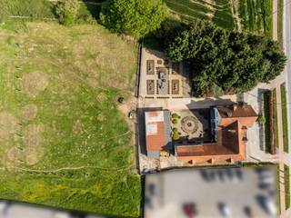 Statige vrijstaande woning met een uitzonderlijke uitstraling, een villa met een uniek karakter die onmiddellijk in het oog springt, zelfs achter...