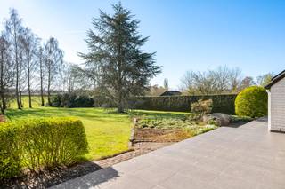 Villa met 4 slk, dubbele garage en prachtige tuin nabij centrum Lier.Algemeen:- Ruime villa (ca. 315m²)- Groot perceel met prachtig zicht nabij...