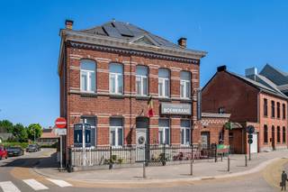 Karaktervol herenhuis met handelsruimte en 6 slaapkamers in het centrum van RijkevorselIn het hart van Rijkevorsel, grenzend aan een rustige...