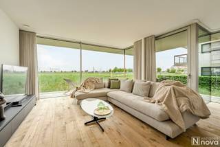 Discover this exceptionally luxurious 3-bedroom apartment, ideally located in one of Nieuwpoort’s most sought-after locations. Situated on the...