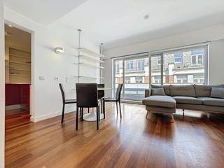 At 18 rue Bosquet in Saint-Gilles, just a 100 meter walk from Avenue Louise and Place Stefania, beautiful semi-furnished studio of ± 45 m² for sale, on the 5th floor.The studio offers an entrance hall with built-in wardrobes, a spacious living room with parquet and access to the terrace of ± 11 m², separate equipped kitchen, a sleeping corner, bathroom, with separate toilet and laundry room. In addition, a mandatory underground parking space (+ 30,000 Euro). This is not included in the asking price.Other features:- EPC: F (322 kWh/m²/year)- costs: ± 250 Euro/month for common parts, heating, water and fund.- close to shops, restaurants and public transport.