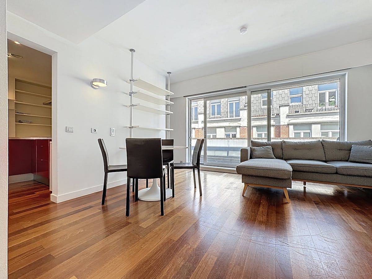 Semi-furnished studio in Saint-Gilles Louizalaan Stefania - photo 1
