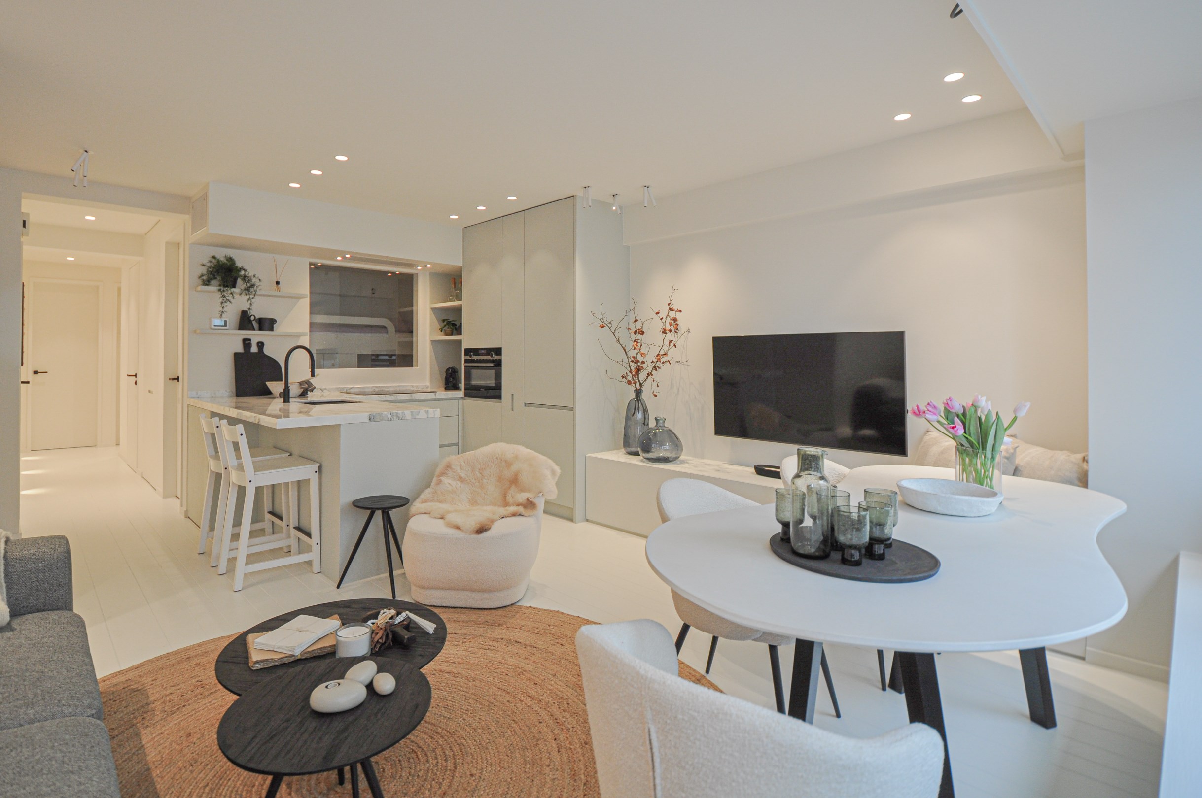 Volledig gerenoveerd appartement met een mooi zijdelings zeezicht gelegen in het Zoute. - foto 1