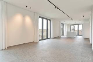 Dit stijlvolle en ruime appartement van 140 m² is gelegen op de prestigieuze Hertogensite, in het hart van de historische stadskern van Leuven...