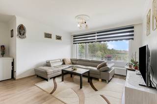 <p>immo DAVID stelt voor: instapklaar appartement met prachtig uitzicht op het park</p>
<p>Dit volledig gerenoveerde appartement van 72 m² is gelegen op de 6e verdieping en combineert een aangename lichtinval, modern comfort en een prachtig, onbelemmerd uitzicht over het park.</p>
<p>De ruime leefruimte van 24 m² en de keuken genieten volop van het groene uitzicht. De twee slaapkamers van 12 m² en 8 m² bieden rust en comfort. De moderne, ruime badkamer beschikt over een ligbad en is stijlvol ingericht.</p>
<p>Op het aangename terras van 7 m² kan je volop genieten van de zon en het uitzicht op het park.</p>
<p>Het appartement beschikt over PVC-ramen met dubbele beglazing, een EPC-label B en conforme elektriciteit, waardoor het volledig instapklaar is en een goede energieprestatie biedt.</p>
<p>De ligging is bijzonder praktisch, nabij de Ring, het centrum van Brussel, het UZ Jette, scholen, openbaar vervoer, winkels, het Laarbeekbos en diverse fietspaden.</p>
<p>Een ideale combinatie van licht, groen, comfort en een uitstekende ligging!</p>