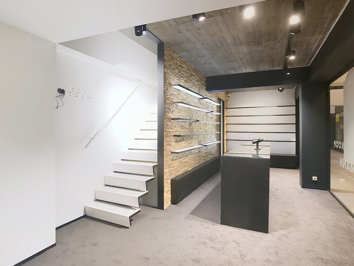Kantoor/praktijkpand van ca. 238m² in het centrum van Roeselare. - foto 2